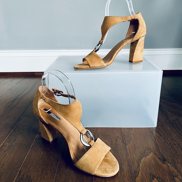 Tahari Norma Block Heel Sandals - Picture 2 of 12